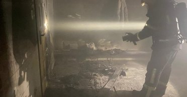 У роздягальні спортзалу вибухнув повербанк: у школі на Київщині спалахнула пожежа (фото)