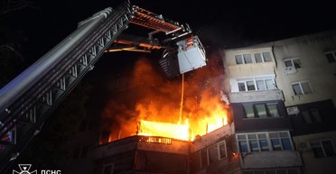 Дроны атаковали Одессу: известно о пострадавших, пожар охватил несколько этажей дома (фото, видео)