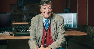 Британский актер Стивен Фрай прочитает на ВВС украинскую сказку о Рождестве