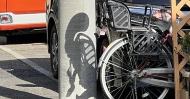 Моторошна "тінь прибульця" на знімку велосипеда здивувала соцмережі (фото)