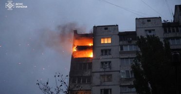 Киев ночью атаковали "шахедами": из-за обломков загорелась многоэтажка, детали (видео)