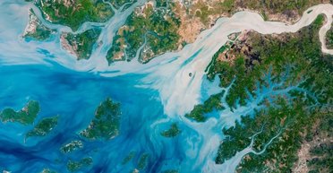 Океани по всій Землі таємниче темніють: що змушує воду змінювати колір (фото)