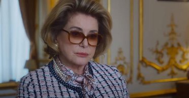 Комедия в стиле Chanel. Стоит ли смотреть фильм "Первая леди" с Катрин Денев