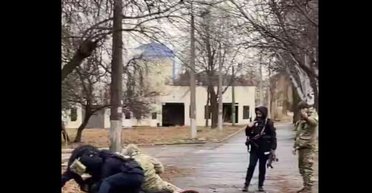 В Кривом Роге прохожие отбивали мужчину от ТЦК: в терцентре рассказали, что произошло (видео)