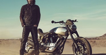 Кіану Рівз проїхався на кастомному мотоциклі по Лос-Анджелесу