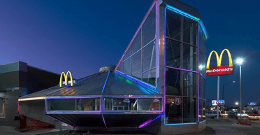 15 найнезвичайніших McDonald's, які варто відвідати: історичні будівлі та сучасні шедеври