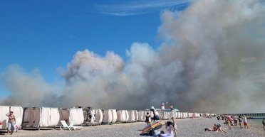 На пляжах Криму відпочивати небезпечно: скрізь можуть впасти ракети