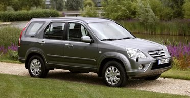 Старий Honda CR-V перетворили на будинок на колесах з ліжком і холодильником (відео)