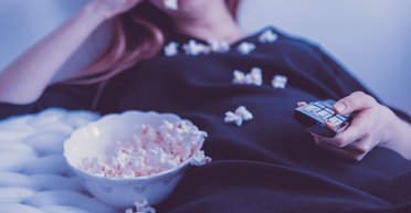 Новый Папа и агрессивный Дракула. Самые ожидаемые сериалы 2020 года