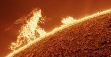 На Сонці помітили Годзіллу, яка переміщається по нашій зірці (фото)