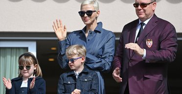 Княгиня Шарлін показала зворушливе фото з дітьми від князя Монако (фото)