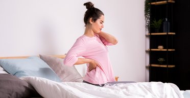 После сна болит спина: 6 способов уменьшить дискомфорт и навсегда забыть о боли