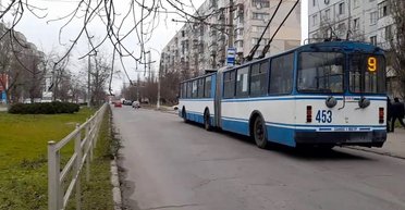 Орієнтовно на тиждень: в Херсоні через безпекову ситуацію не ходитимуть тролейбуси