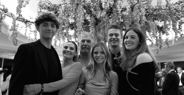 Кевін Костнер показав рідкісний кадр з шістьма дітьми (фото)