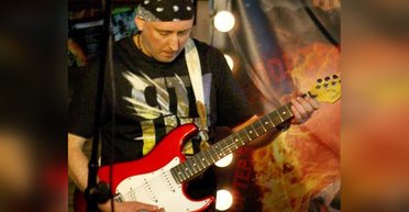 "Лети в мир иной": одной из жертв теракта в Киеве оказался музыкант группы "Друге Сонце" Игорь Савченко