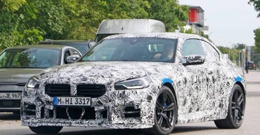 Новий 500-сильний компактний спорткар BMW вперше помітили на дорогах (відео)