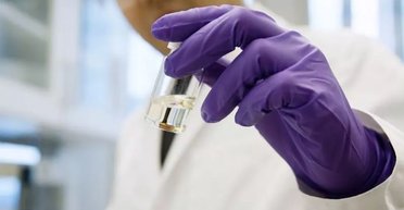 Дешевле и безопаснее обычных: ученые создали аккумулятор на морской воде (видео)