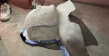 Пара помітила моторошну маску у своєму підвалі і тільки потім дізналася про її історію