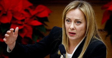 Чаша Байдена та iPad Зеленського: прем'єрка Італії виставляє на аукціон незвичні лоти