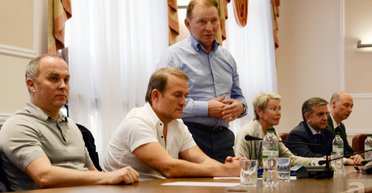 Что выторговывает Медведчук на переговорах в Донбассе