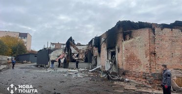 Оккупанты уничтожили депо "Новой почты": компенсируют ли украинцам деньги за посылки