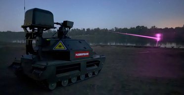 Дымящий робот: ВС РФ применяют на фронте комплексы "Курьер" для необычных задач