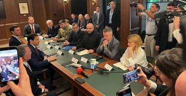 "Вопросы остаются нерешенными": WSJ узнало подробности переговоров Украины и США во Флориде