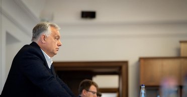 Пожар на крупнейшем НПЗ Венгрии: Орбан намекнул на "украинский след"