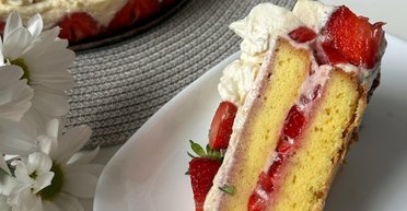 Полуничний торт: рецепт десерту, який тане в роті