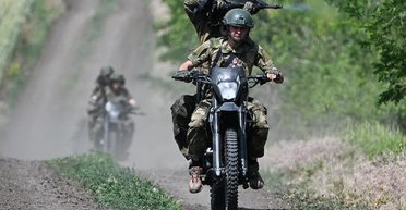 "Осторожно за рулем": бойцы НГУ одним снарядом поразили группу байкеров-штурмовиков ВС РФ (видео)