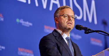 "Ми не просили їх воювати": радник Орбана зробив скандальну заяву про українців