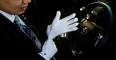 Водители могут получить штраф более 50 000 гривен за управление авто в перчатках