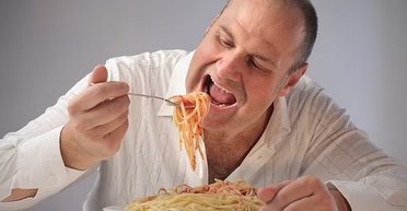 Что можно сделать из сваренных макарон: итальянский повар поделился простым рецептом (фото)