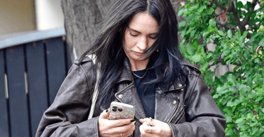 Неможливо впізнати: знамениту акторку першого класу помітили на вулиці (фото)