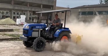 В Украине стартовало производство электрических тракторов с солнечными батареями (фото)