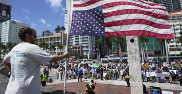 У США відбулися багатотисячні мітинги проти політики Трампа (фото, відео)