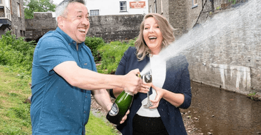 Двойная удача: супруги решили рискнуть и снова стали миллионерами (фото)