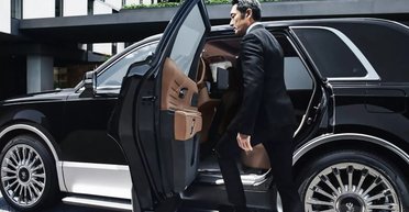 Флагманский кроссовер Toyota за $200 000 научился тонировать окна за секунду (видео)