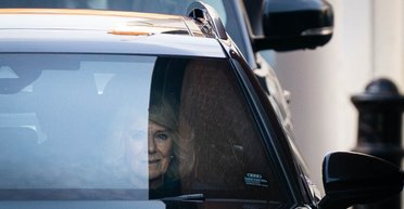 Королева Камілла приїхала до короля Чарльза в лікарню