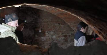 В Ивано-Франковске нашли древние подземелья: вход прятался в центре города (фото)