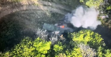 Тероборона Волині застосувала FPV-дрон і знищила "Урал" із боєкомплектом (відео)