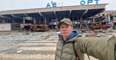 "Давнє виважене рішення": у Комарова відповіли на хейт через озвучення програми російською