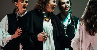 Голоси роду, що звучать сьогодні: в Києві покажуть автентичну виставу "Земля-Пісня"