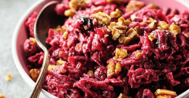 Просто і корисно: рецепт салату з буряка, чорносливу та волоських горіхів