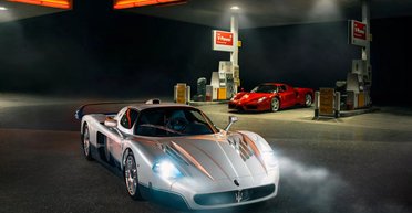 На продажу выставили эксклюзивные итальянские суперкары 2000-х без пробега (фото)