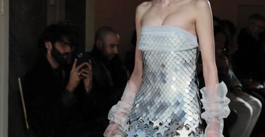 Першу у світі інтерактивну сукню показали на Тижні моди в Нью-Йорку (відео)