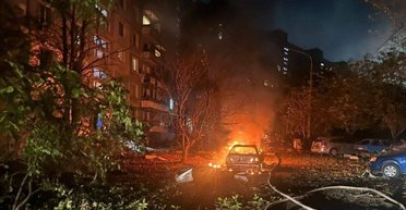 ЗС РФ атакували Запоріжжя дронами та КАБ: зруйновані житлові будинки, палає підприємство (фото)