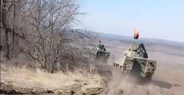 Министр обороны Польши возмутился из-за флагов УПА на технике ВСУ: в "Азове" ответили