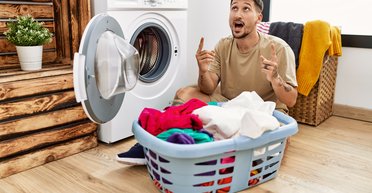 Не очевидний факт: названо речі, які нізащо не варто класти у пральну машину