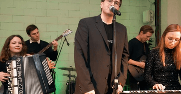 У Чернівцях ТЦК звинуватили в побитті та викраденні музиканта: він із другом утік від військових